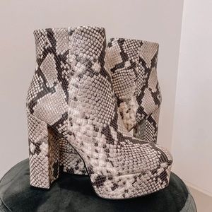 Platform Vince Camuto Booties